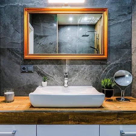 アパート Izabella シフィノウイシチェ